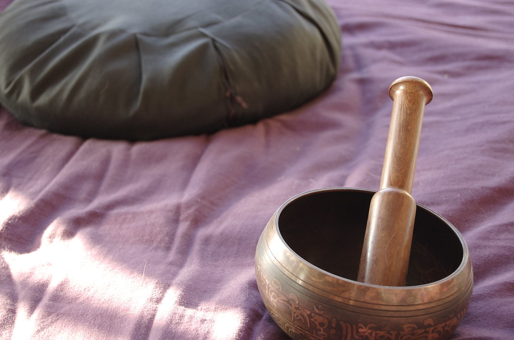 Tibetan singing bowl with cushion